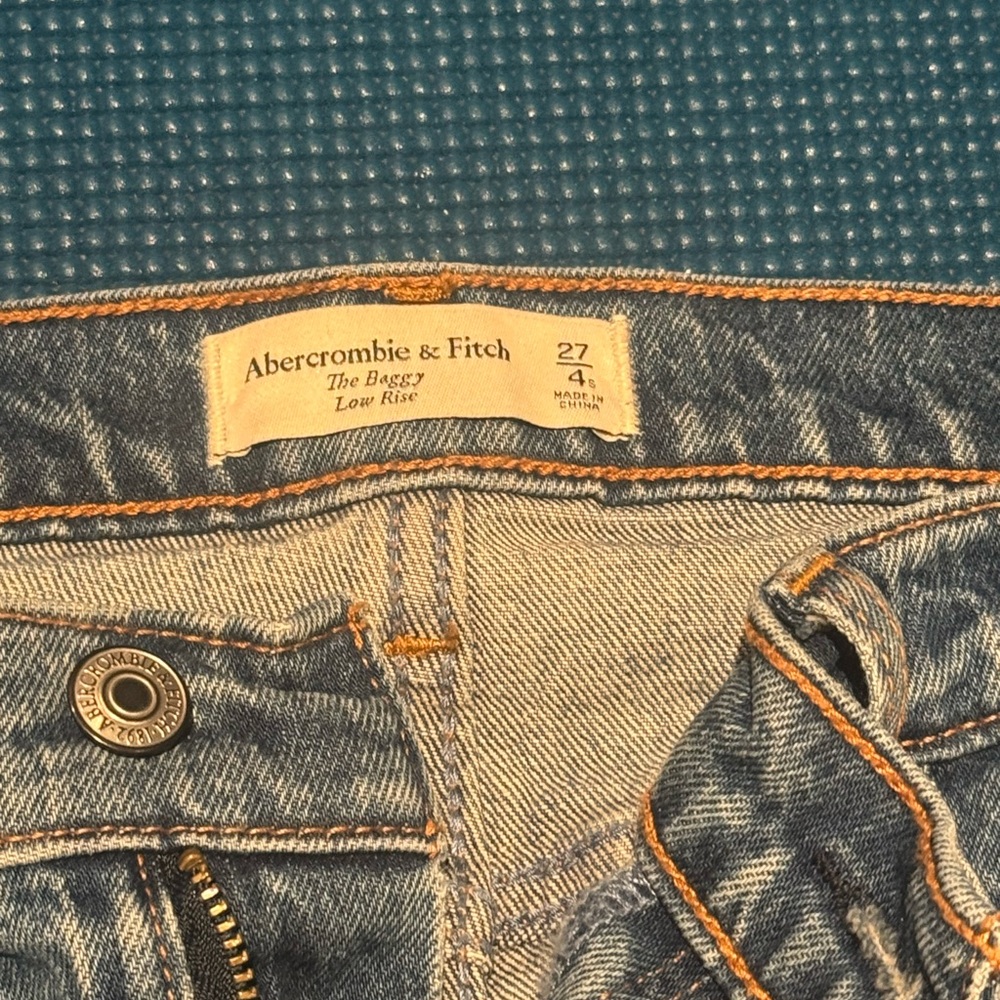 Abercrombie & Fitch Light Blue Denim Jeans - Picture 3 of 3